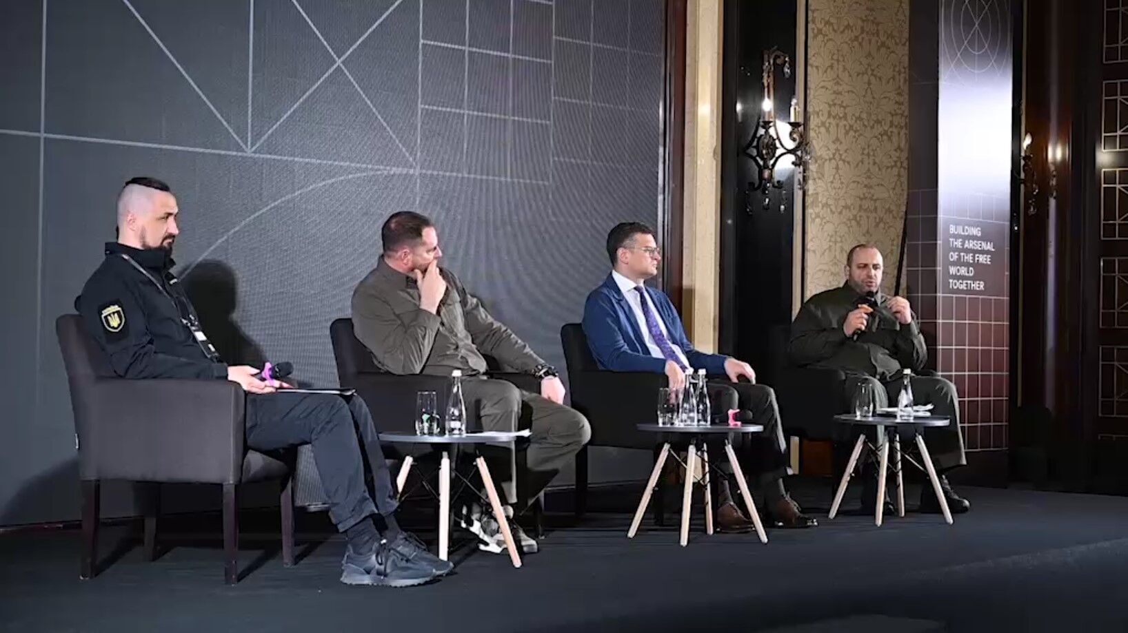 "Ми даємо іншим успішну стратегію": Зеленський вказав на ключові виклики ВПК та успіхи України