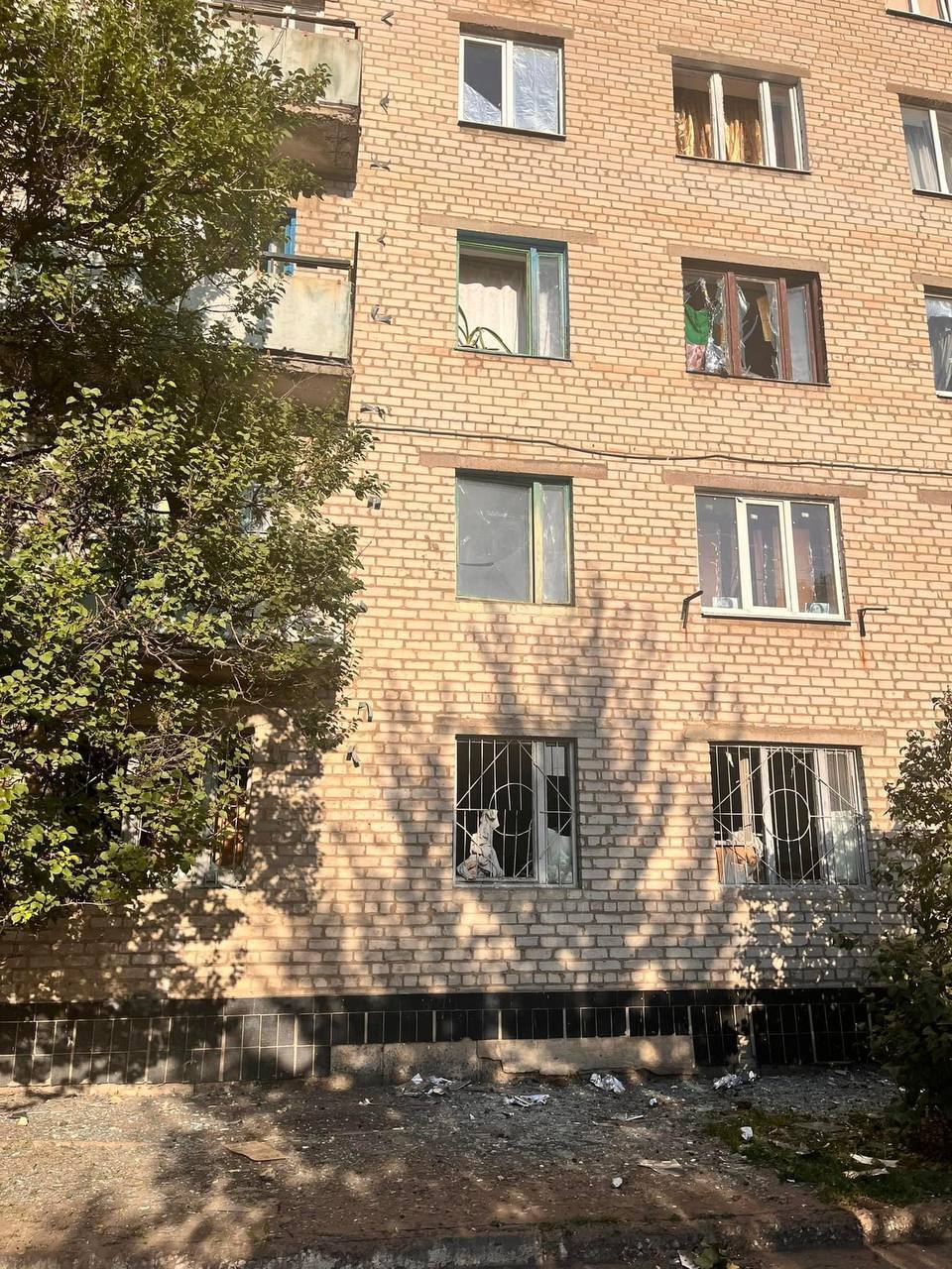 Оккупанты ударили ракетами по Краматорску: есть раненый, повреждено общежитие. Фото