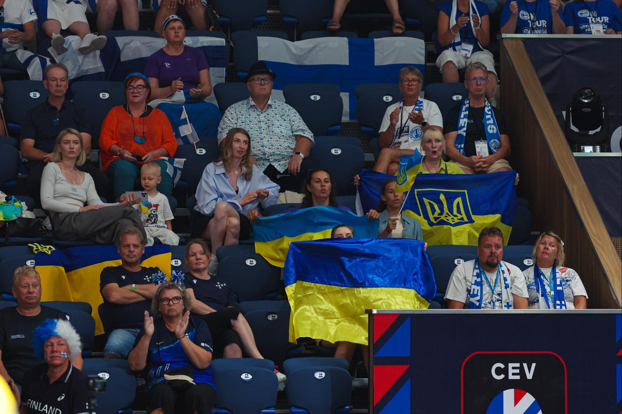 Україна "на валідолі" здобула першу перемогу на ЧЄ з волейболу