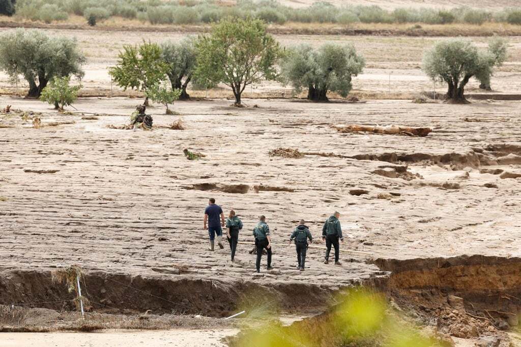 Всю Испанию заливают дожди: из-за наводнений погибли пять человек. Фото и видео