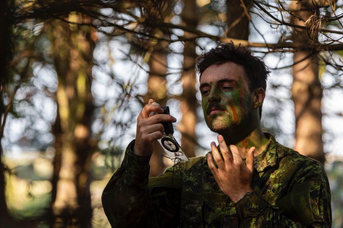 Камуфляж и маскировка очень важны: канадские инструкторы показали, как учат украинских воинов. Фото