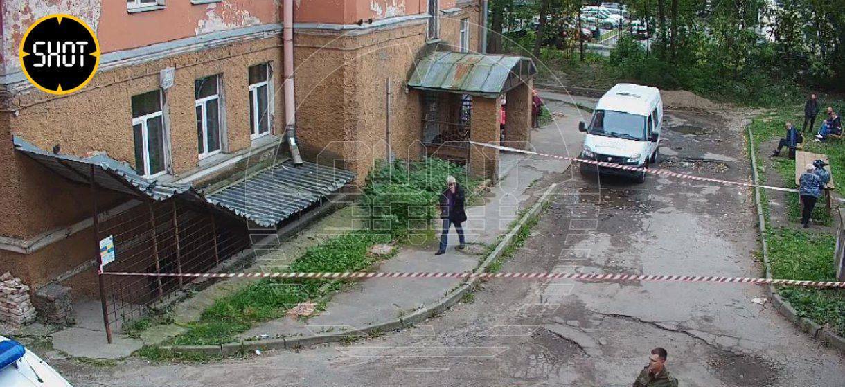 У дворі військкомату в Пітері сталася НП