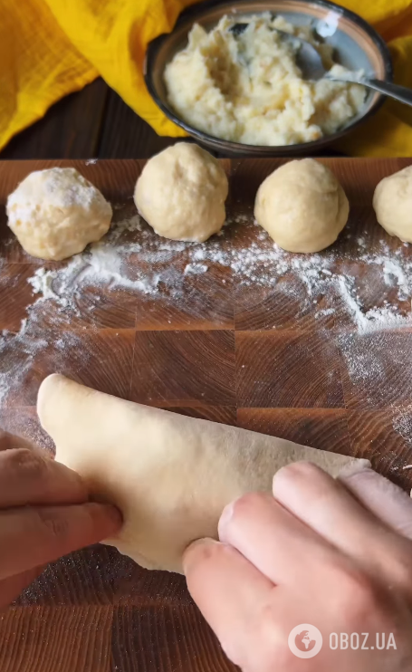 Самое удачное тесто для жареных пирожков с картофелем: получается очень рыхлым и эластичным.