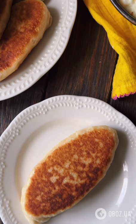 Самое удачное тесто для жареных пирожков с картофелем: получается очень рыхлым и эластичным.