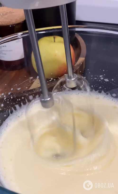 Елементарний яблучний пиріг ''Невидимка'': смачніший за шарлотку 