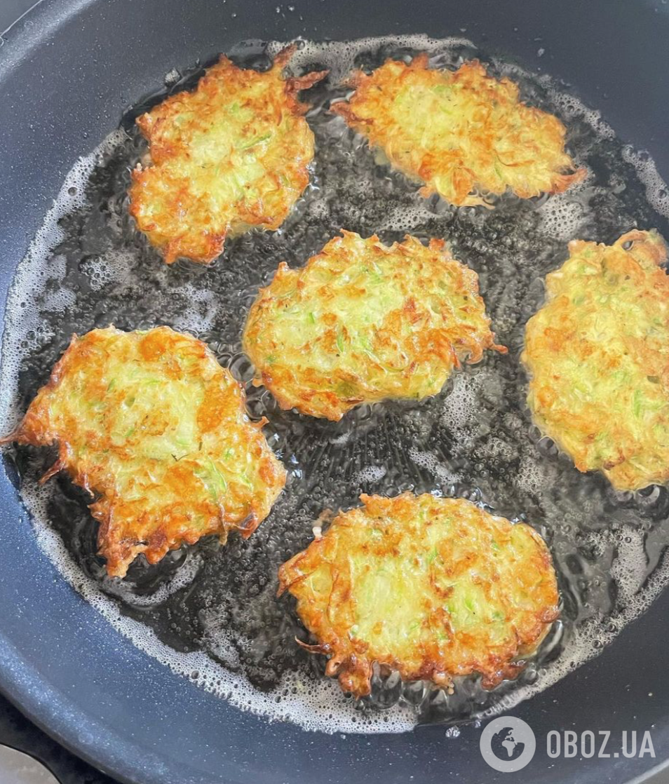 Жареные кабачковые оладьи