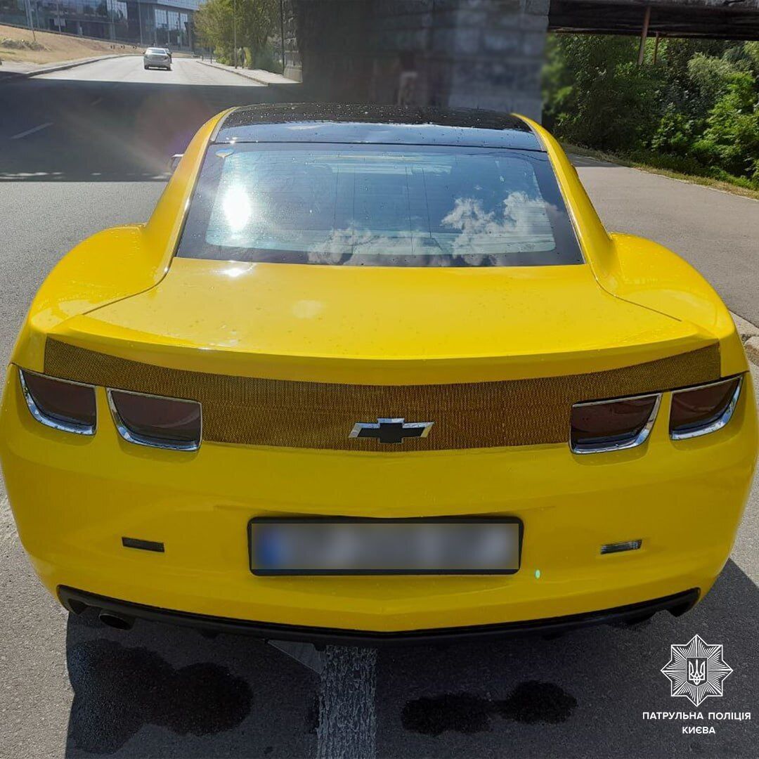 Сел за руль пьяным и имел при себе амфетамин: в Киеве водителю Chevrolet Camaro выписали штрафов на более чем 58 тыс. грн. Фото