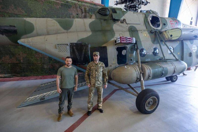 Зеленський і Буданов зробили фото біля Мі-8, який перегнали з РФ в Україну