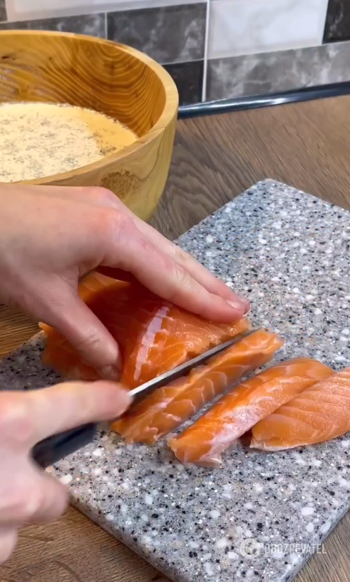 Ситний кіш з червоною рибою на простому тісті: як приготувати страву на обід 