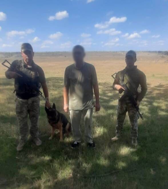 Один скрывался в кукурузе, второго догнал пес: в Одесской области задержали двух мужчин, которые хотели незаконно пересечь границу. Фото