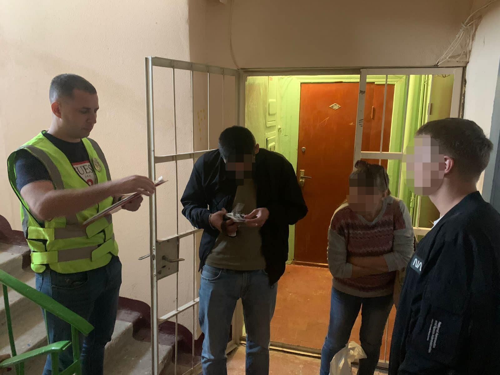 У Києві затримали чоловіка, який зламав акаунт дівчини в Instagram та "збирав" гроші на лікування її сина. Фото
