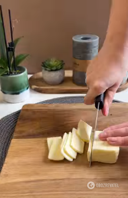 Швидкі вафлі з фаршем та сиром на перекус: як приготувати страву за 15 хвилин 