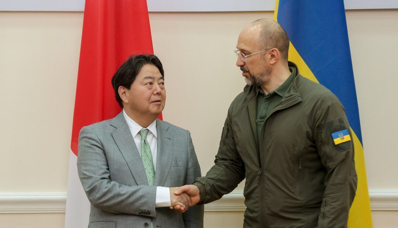 Япония передала Украине 24 крана для разминирования прифронтовых и деоккупированных территорий. Фото