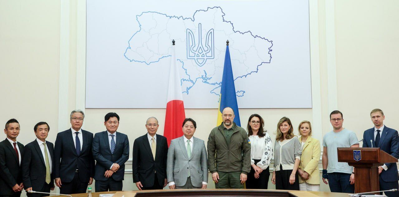 Япония передала Украине 24 крана для разминирования прифронтовых и деоккупированных территорий. Фото