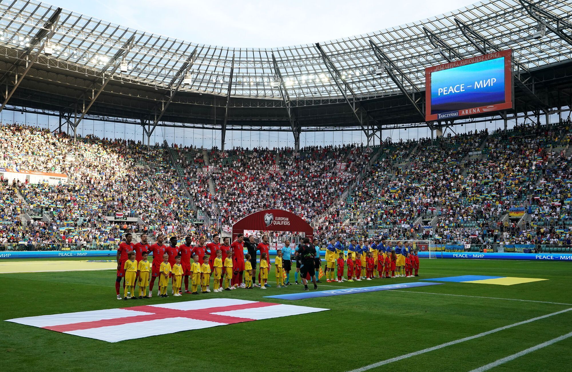 Российские болельщики попытались затравить сборную Украины после игры с Англией, но что-то пошло не так