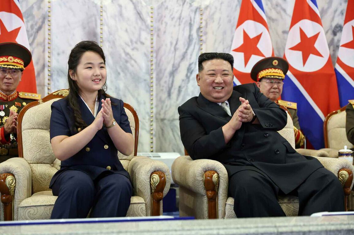 Ким Чен Ын отпраздновал 75-летие КНДР с юной дочерью, которая может стать его наследницей. Фото
