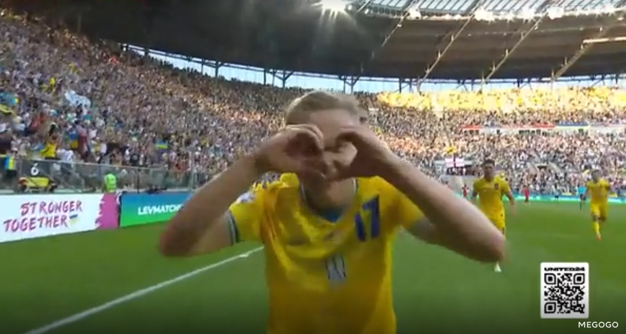 Дружина Зінченка показала, кому було присвячено гол збірної України у матчі з Англією. Фото