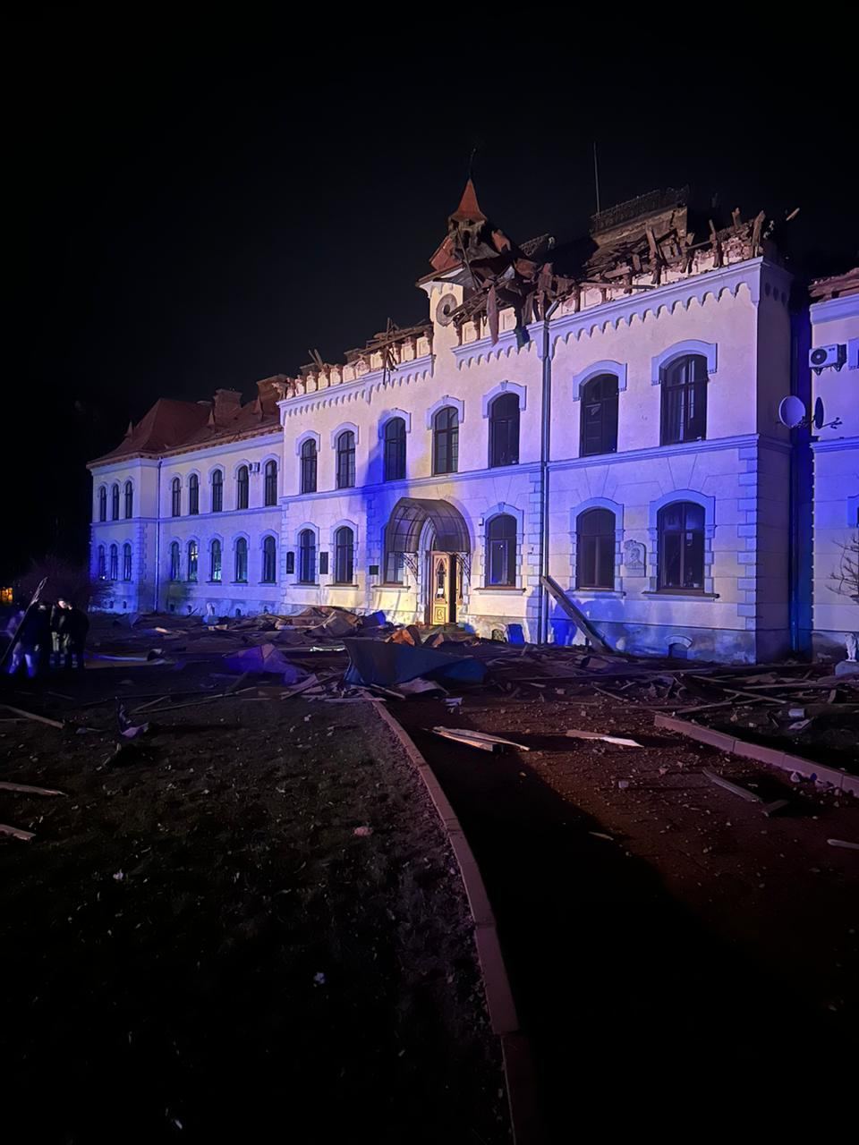 Атакували дронами: окупанти знищили музей Шухевича у Львові й пошкодили університет у Дублянах, де навчався Бандера. Фото і відео