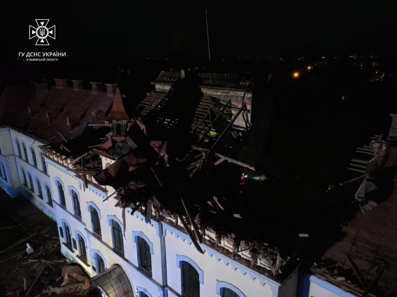 Атакували дронами: окупанти знищили музей Шухевича у Львові й пошкодили університет у Дублянах, де навчався Бандера. Фото і відео
