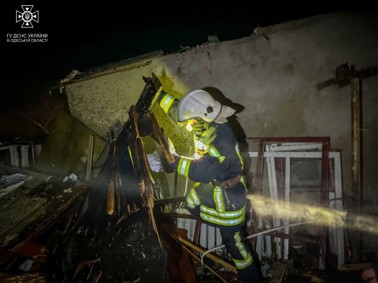 В Одесі внаслідок атаки "Шахедів" загинув підліток, є поранені: у житлових будинках виникли пожежі