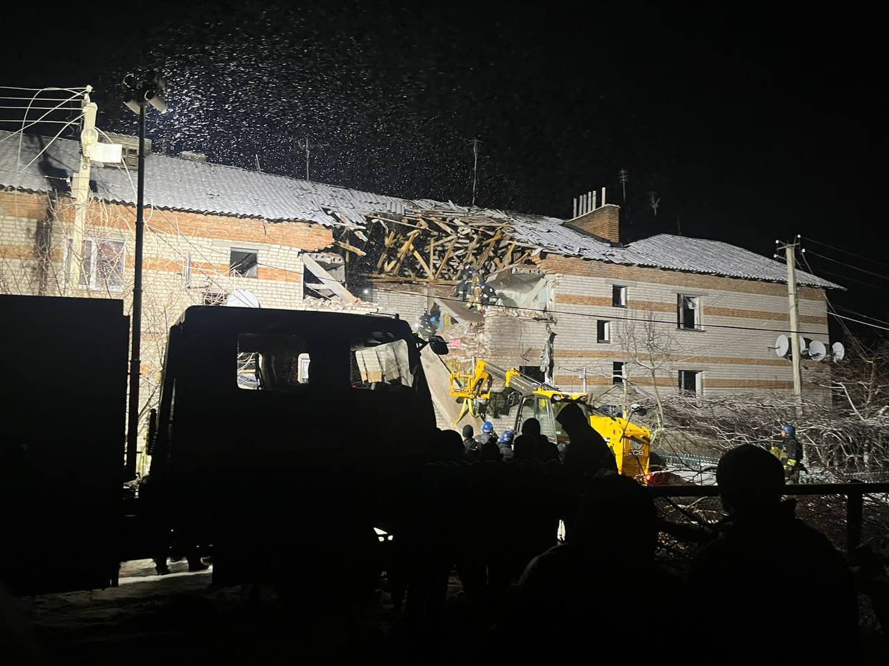 Окупанти атакували житловий будинок на Сумщині "Шахедами": є загиблі. Фото