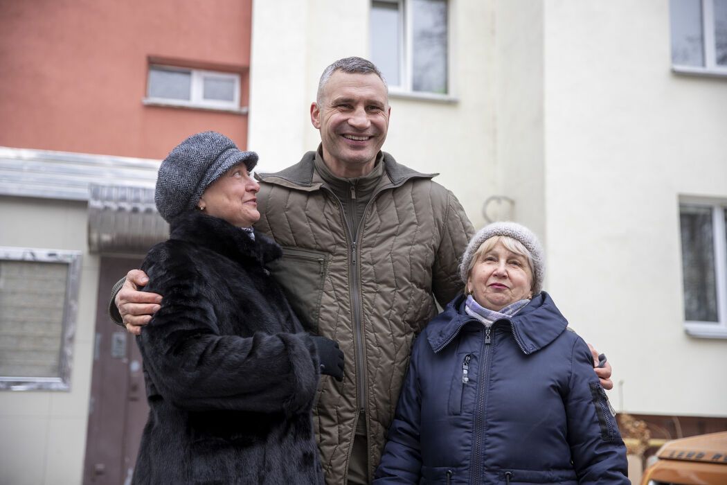 Помогает существенно экономить: Кличко осмотрел дом, утепленный по столичной программе термомодернизации "70/30". Фото