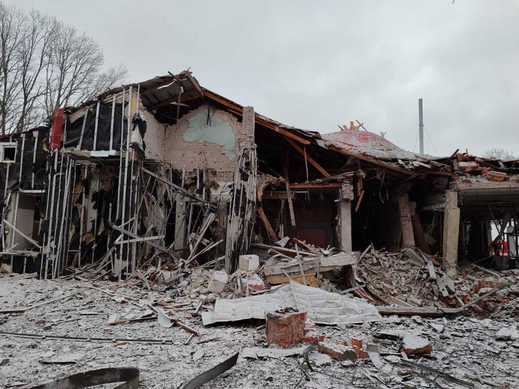 Россияне обстреляли Харьков ракетами из Белгорода: попали в детский оздоровительный центр
