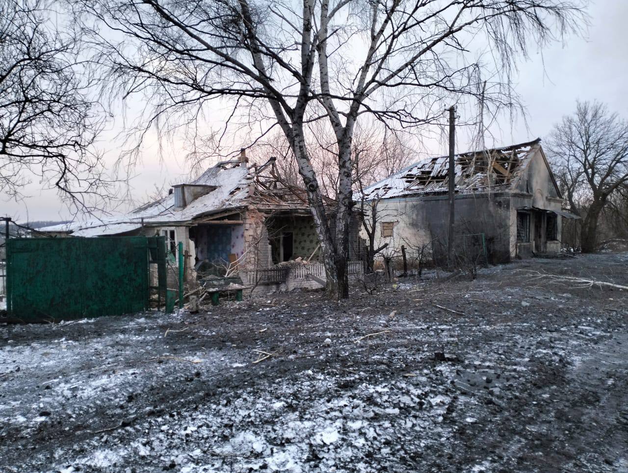 Окупанти обстріляли авіабомбами Куп'янський район: влучили в школу, загинула жінка. Фото