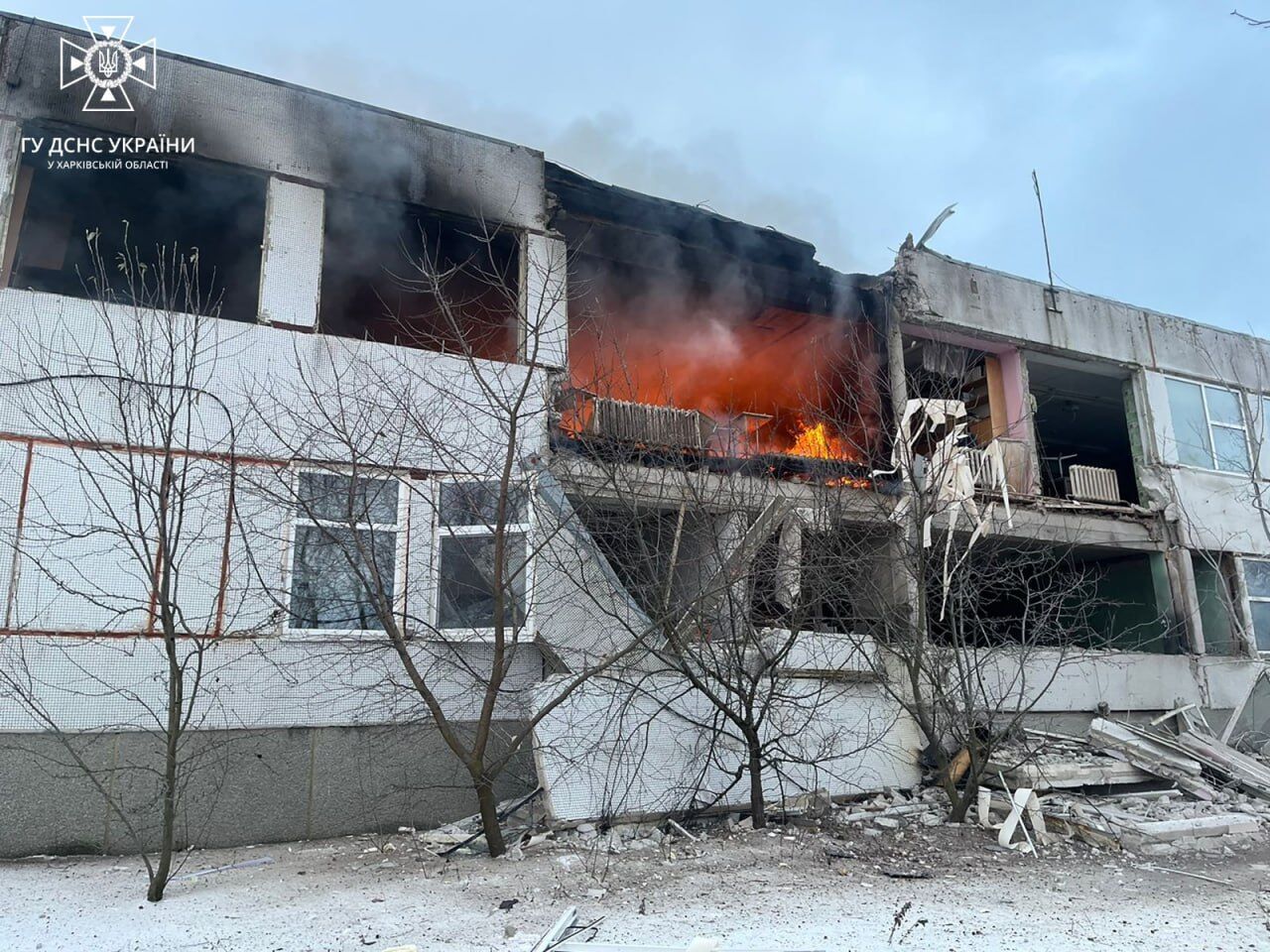 Окупанти обстріляли авіабомбами Куп'янський район: влучили в школу, загинула жінка. Фото