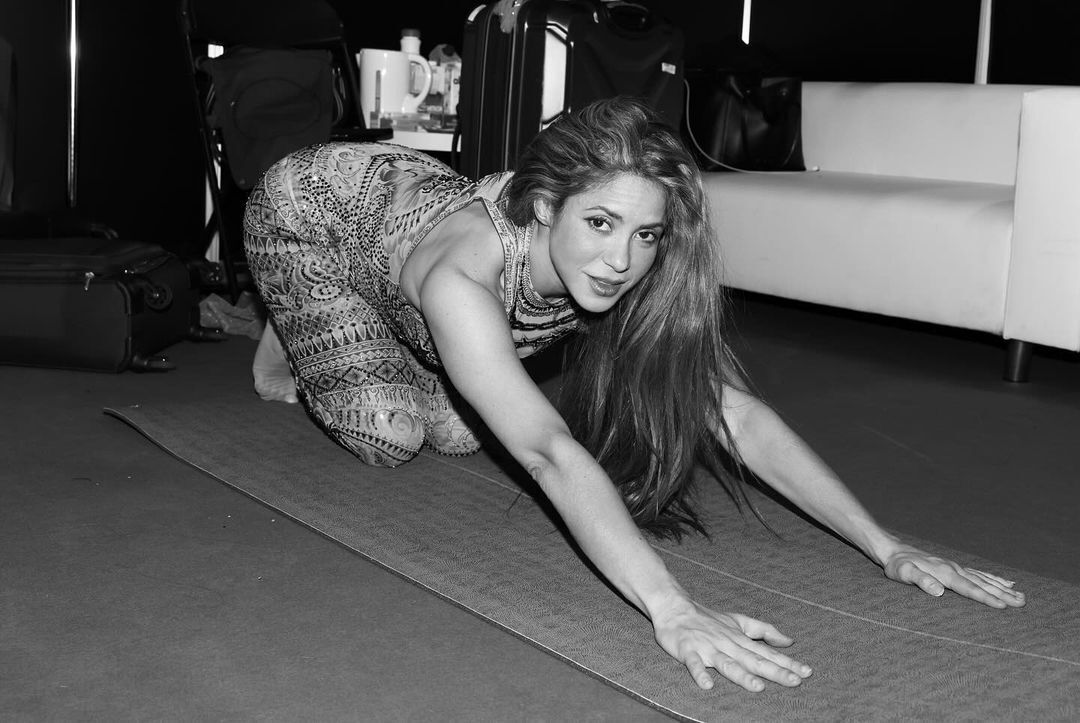 Тренировка 6 раз в неделю и строгая диета: в чем секрет потрясающей фигуры Шакиры, которой скоро исполнится 46 лет