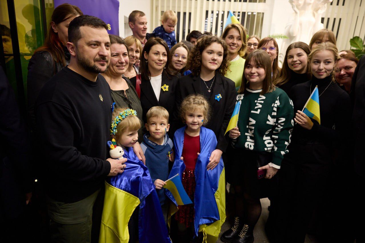 Під час візиту до Вільнюса Зеленський зустрівся з українською громадою Литви. Фото