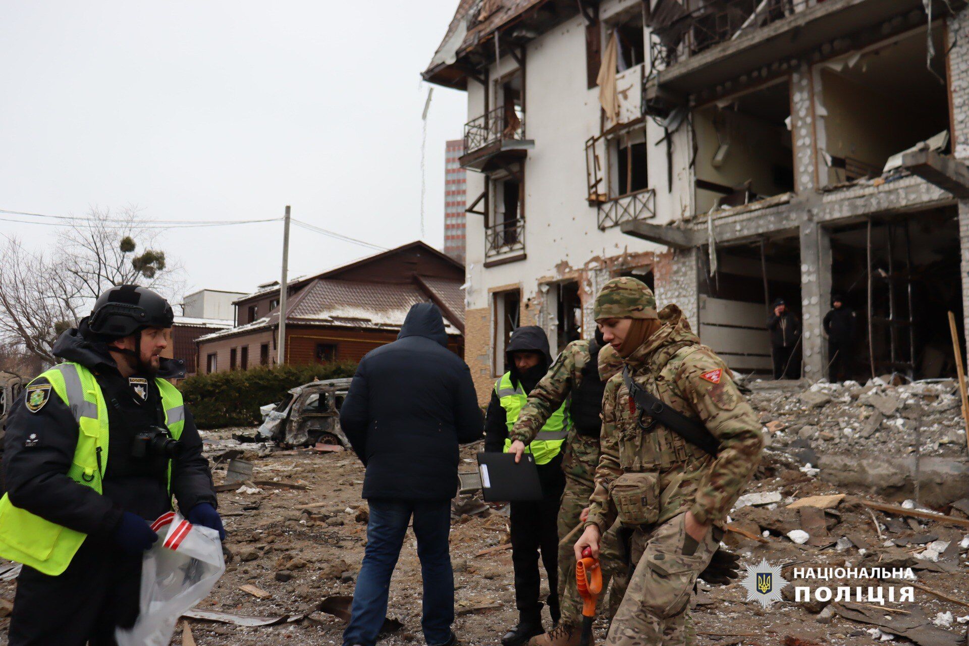 Росіяни обстріляли середмістя Харкова: є руйнування цивільних об'єктів, постраждали люди. Фото і відео