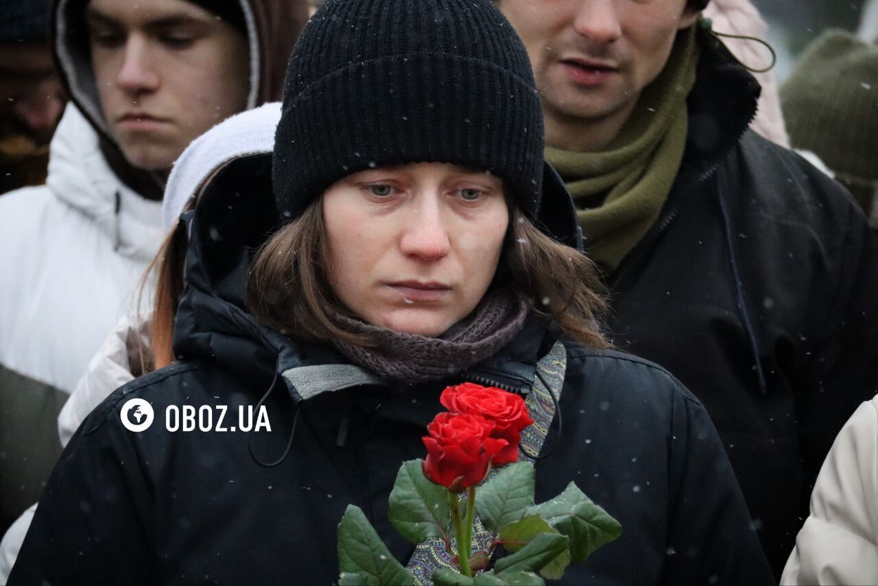 У Києві під звуки повітряної тривоги попрощалися із загиблим на фронті поетом Кривцовим. Фото і відео