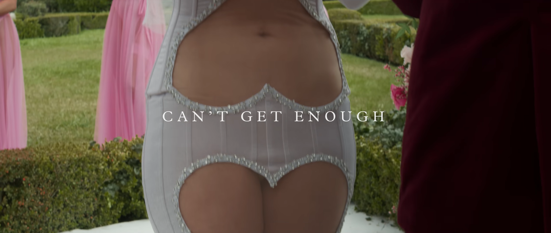 Дженніфер Лопес представила новий кліп Can't Get Enough у сукні українського дизайнера Івана Фролова