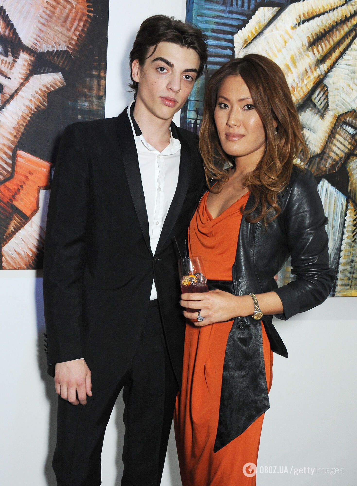 Сын известного фотографа Дэвида Бэйли после 10 лет несчастливого брака с японкой официально стал трансгендером