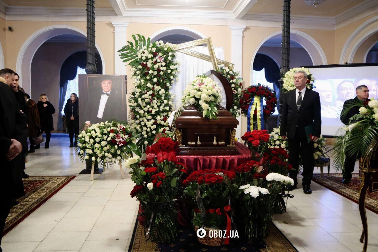 Виталия Белоножко провели в последний путь аплодисментами: стало известно, где похоронят артиста