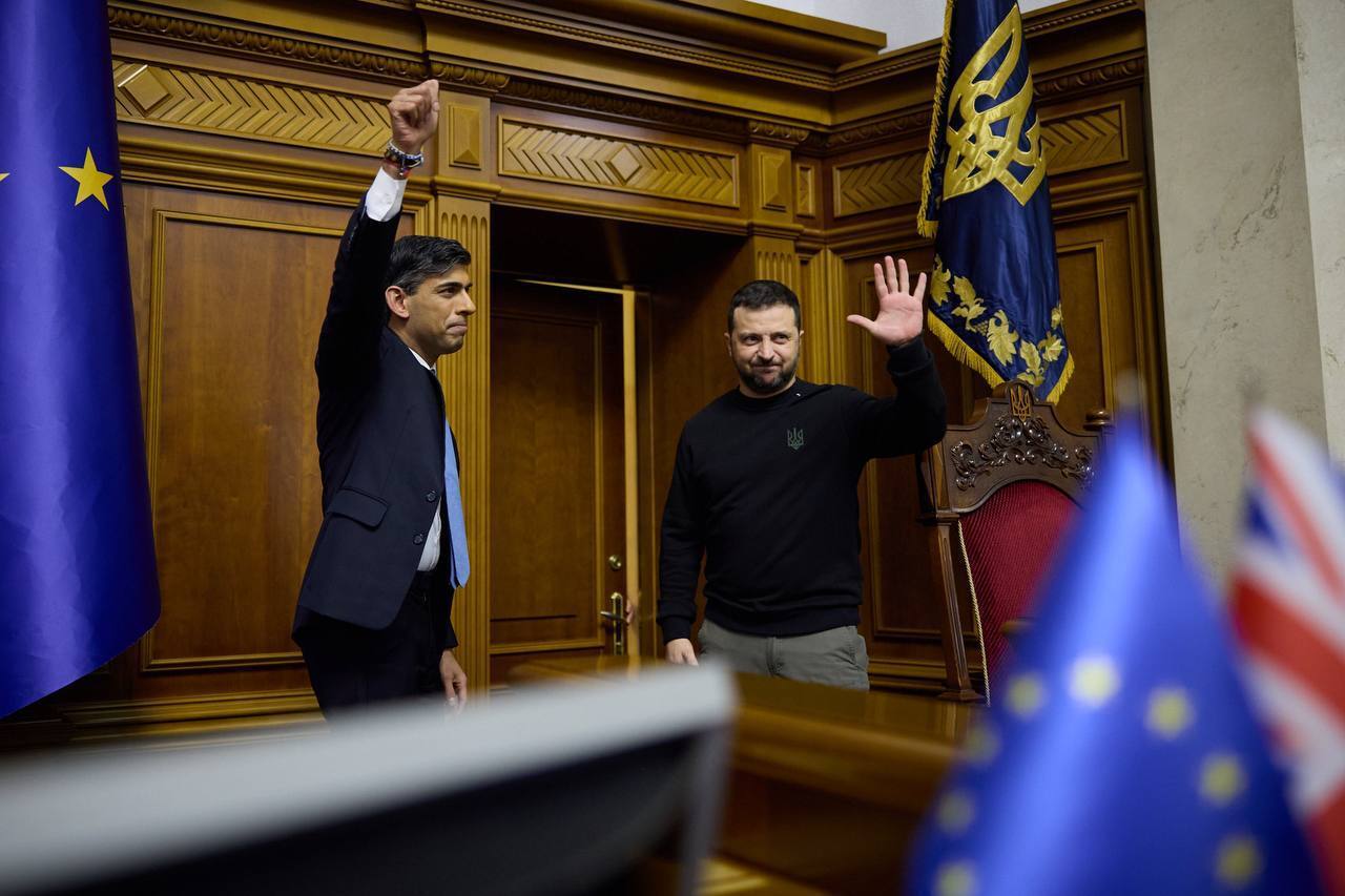 "Ми бачимо, як у нашу державу вірять, а народ поважають": Зеленський подякував усім українцям, які не злякались ворога. Фото
