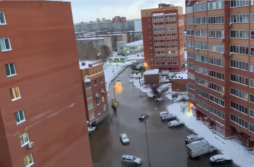 Реки кипятка и костры на улицах: Россию охватил коммунальный коллапс с отключением отопления