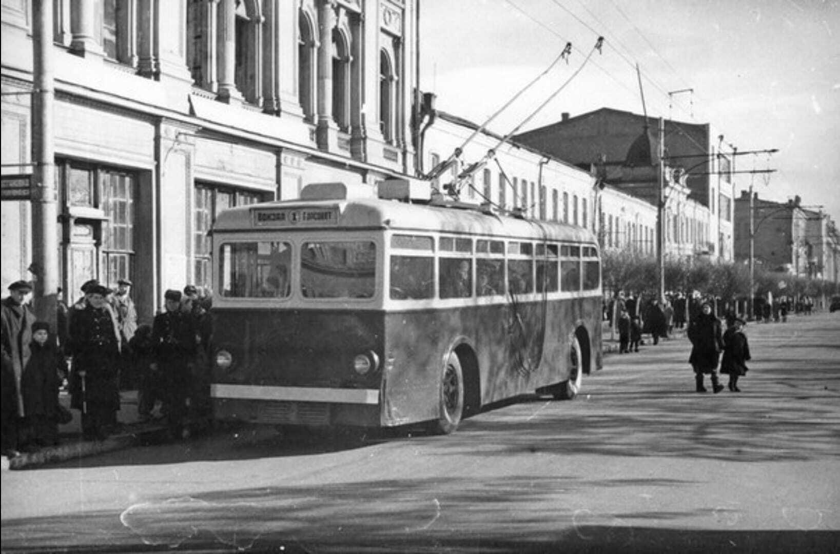 МАНи на дорогах Києва: майже 80 років тому у столиці пасажирів перевозили незвичайні тролейбуси. Архівні фото