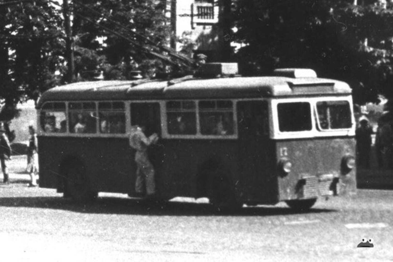 МАНи на дорогах Киева: почти 80 лет назад в столице пассажиров перевозили необычные троллейбусы. Архивные фото