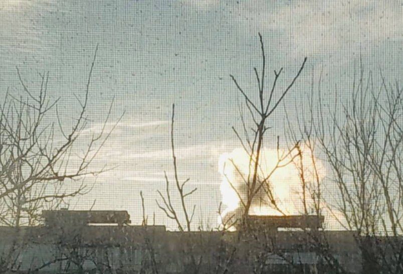 Громко в центре и поднялся дым: в оккупированном Бердянске прогремели взрывы