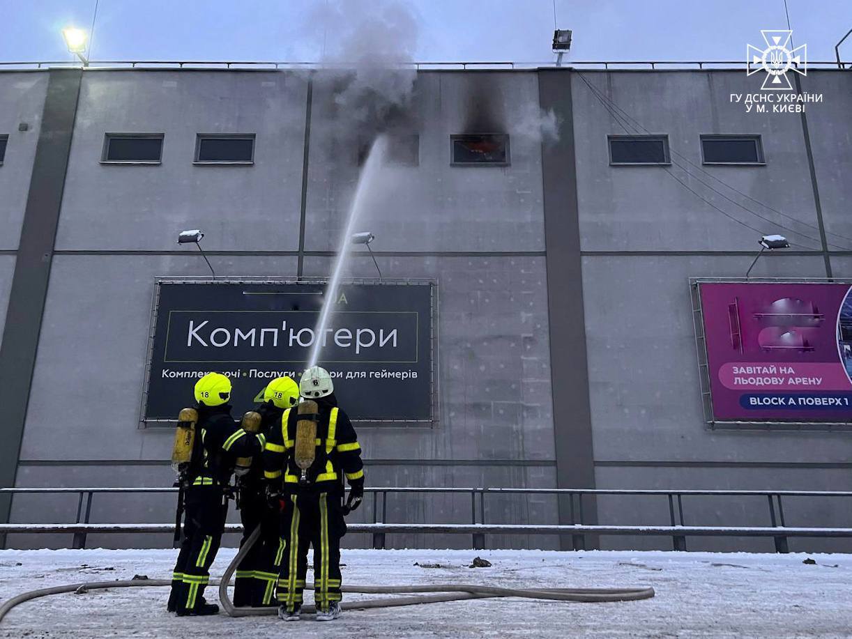 Пожар в киевском ТРЦ Cosmo Multimall возник из-за 7-летнего мальчика: детали от полиции