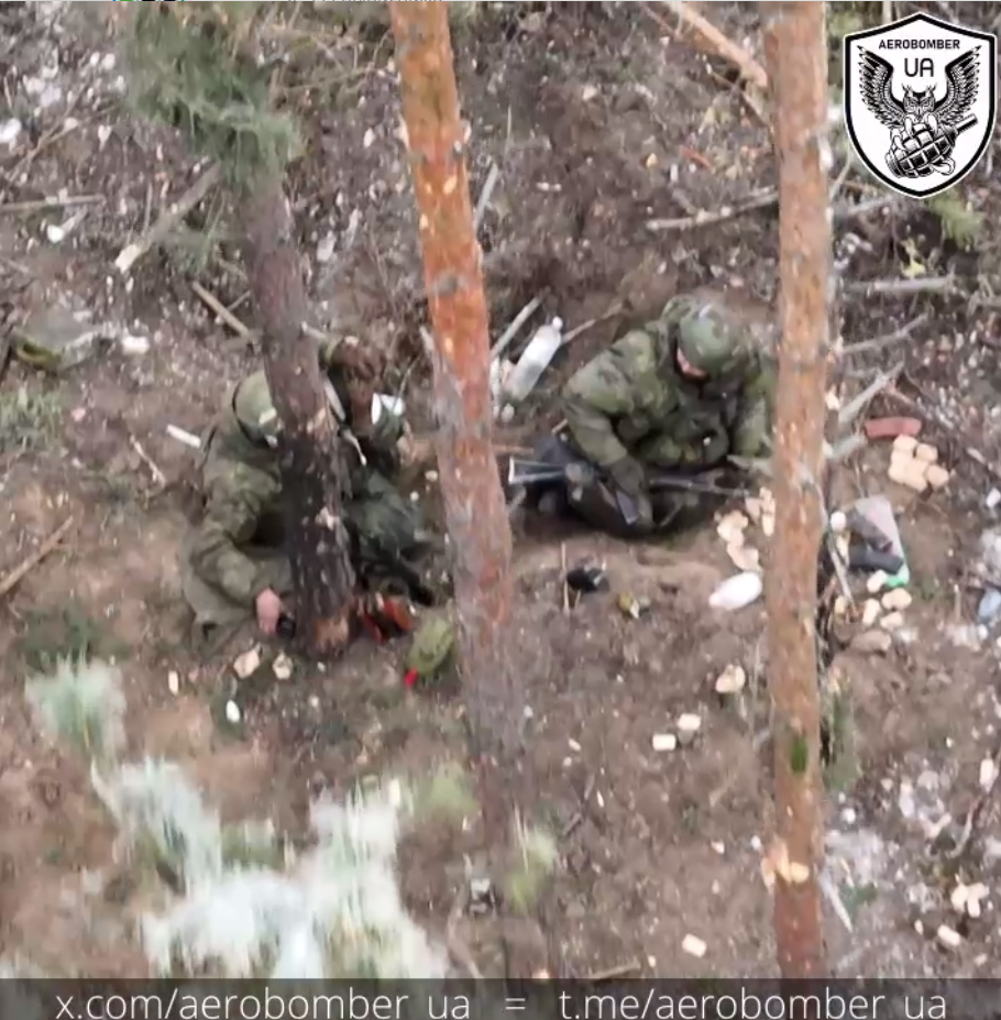Украинские пилоты дронов натолкнулись на засаду врага и заставили пожалеть о "встрече". Видео