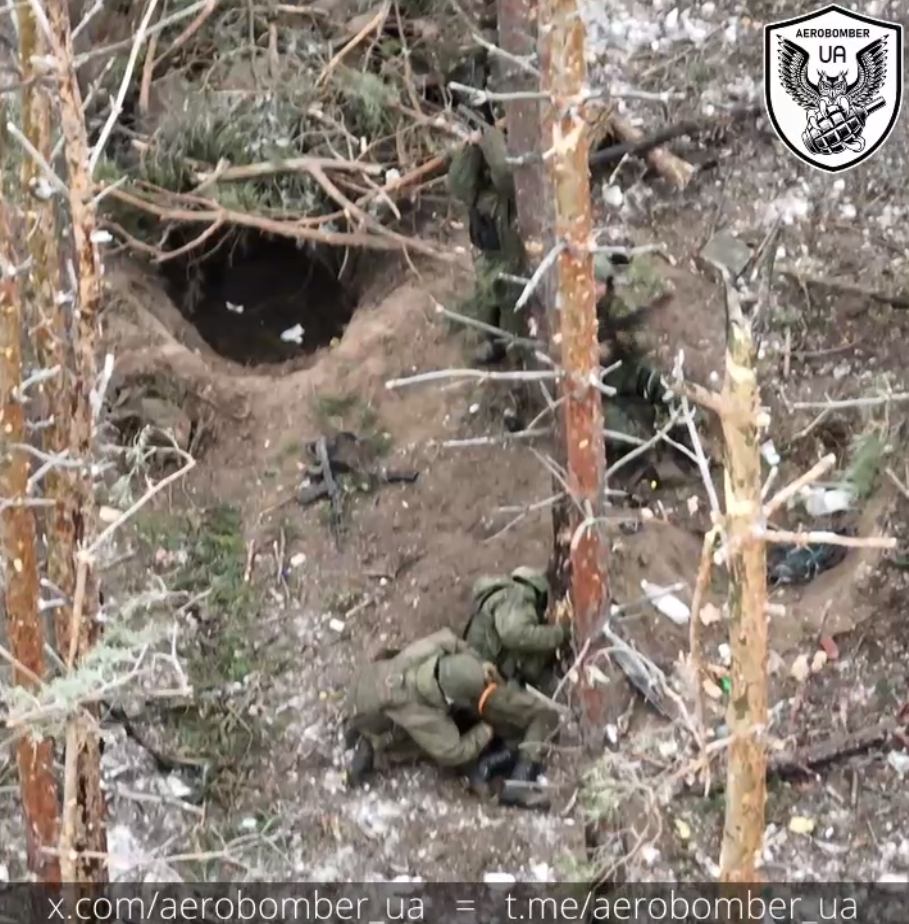 Українські пілоти дронів натрапили на засідку ворога і змусили пошкодувати про "зустріч". Відео 