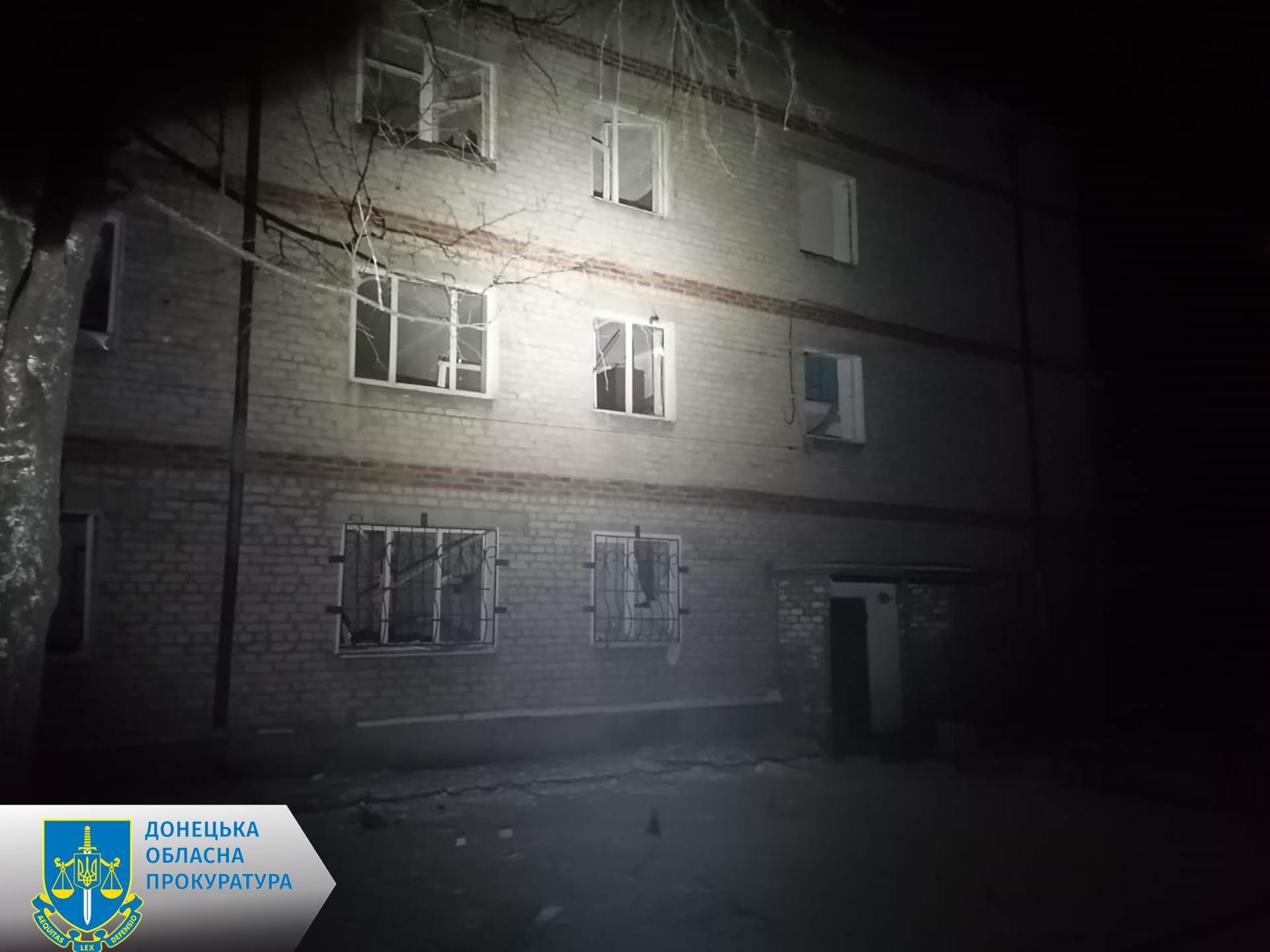 Оккупанты ударили по Нью-Йорку в Донецкой области, есть раненые: под завалами могут оставаться люди. Фото