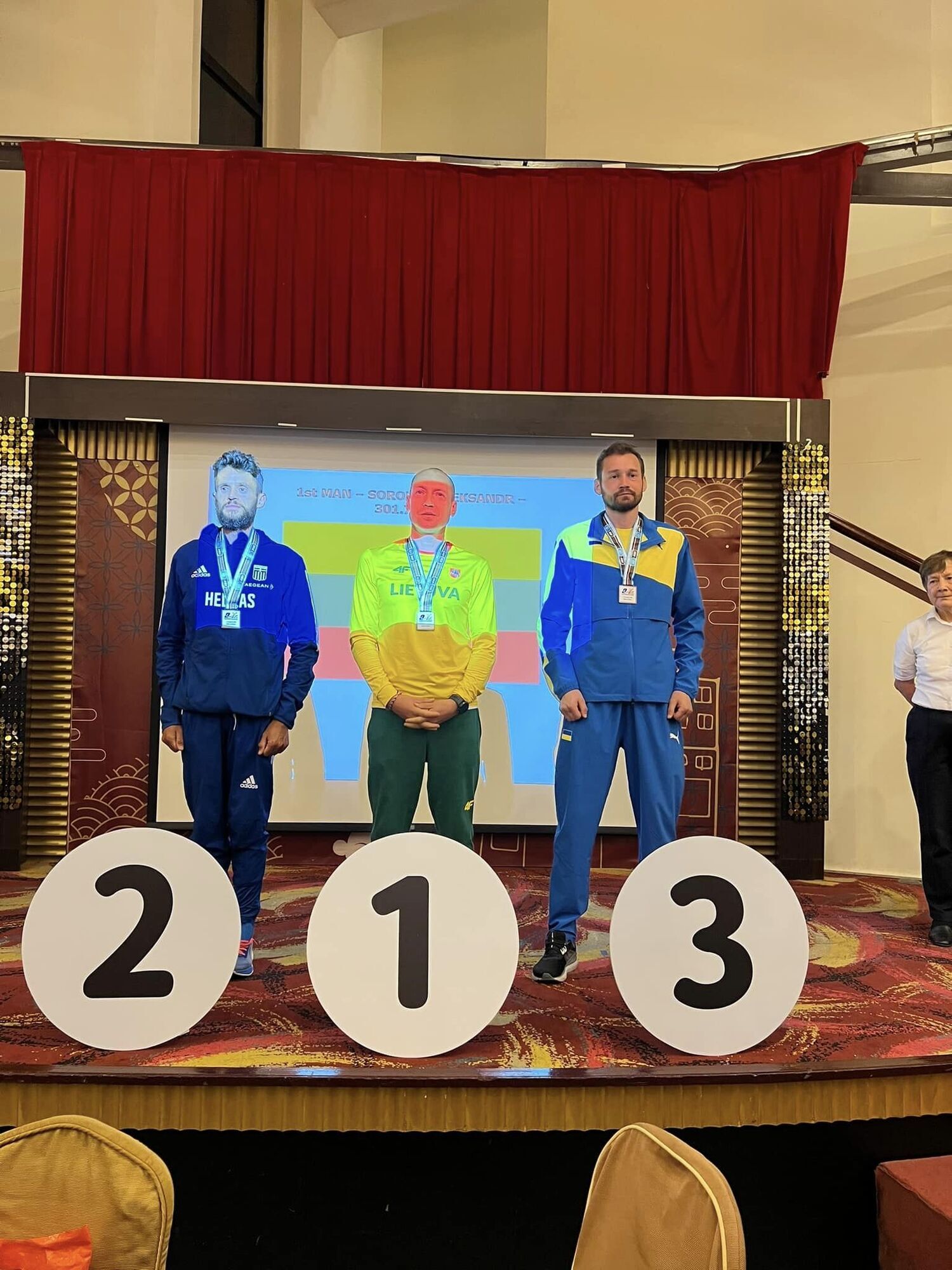 "Только украинцам аплодировали стоя": рекордсмена Украины, который служит в ВСУ, не выпускали на ЧМ, а он привез медаль