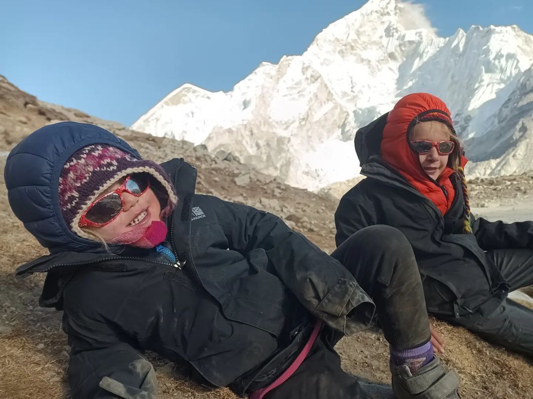 Четырехлетняя девочка покорила Эверест, установив мировой рекорд: она поднялась без какой-либо помощи. Фото