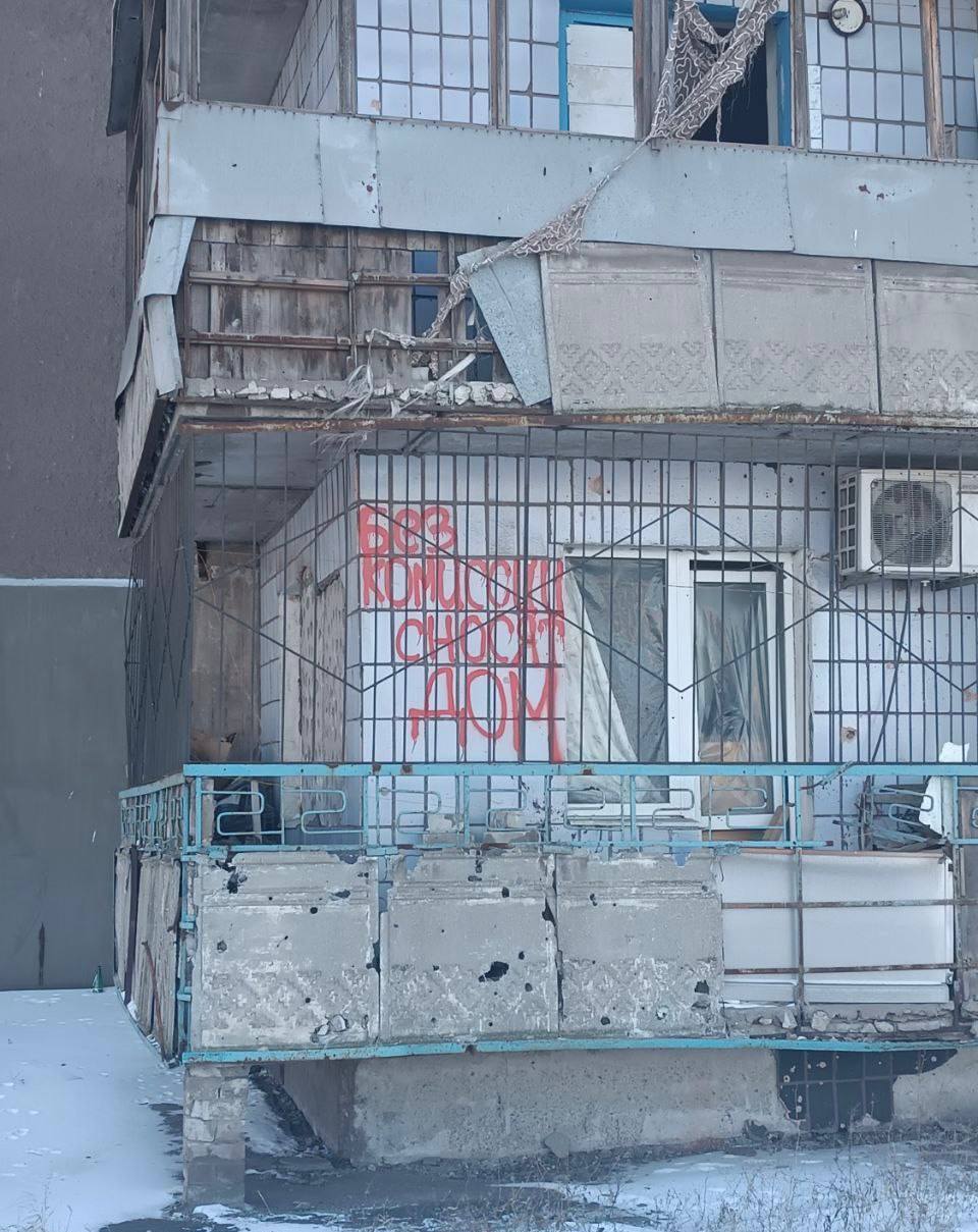 Оккупанты в Мариуполе сносят дома, в которых живут люди: в горсовете рассказали о преступлениях врага. Фото