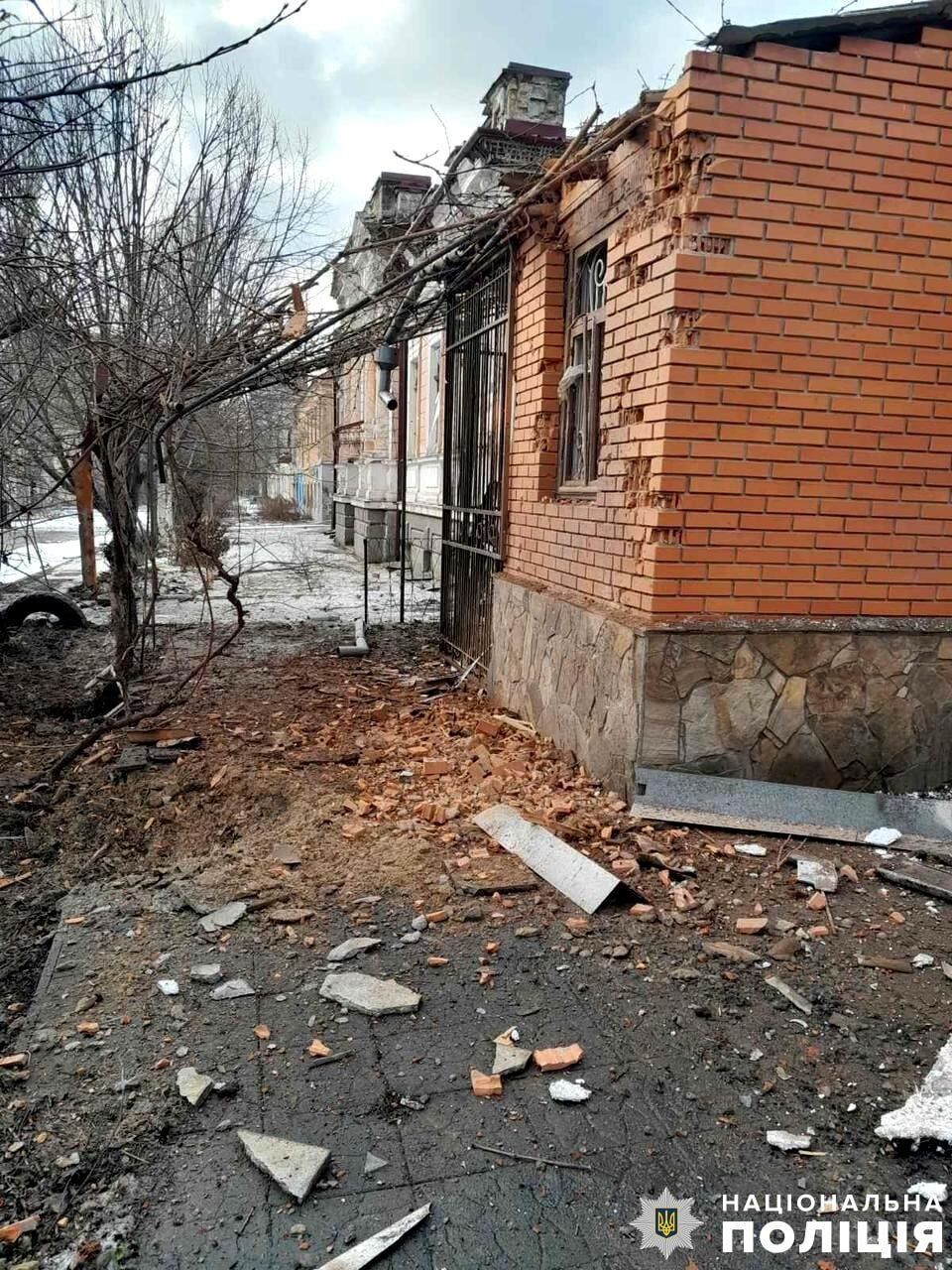 Окупанти обстріляли Станіслав і скинули вибухівку в Бериславі: є постраждалі. Фото