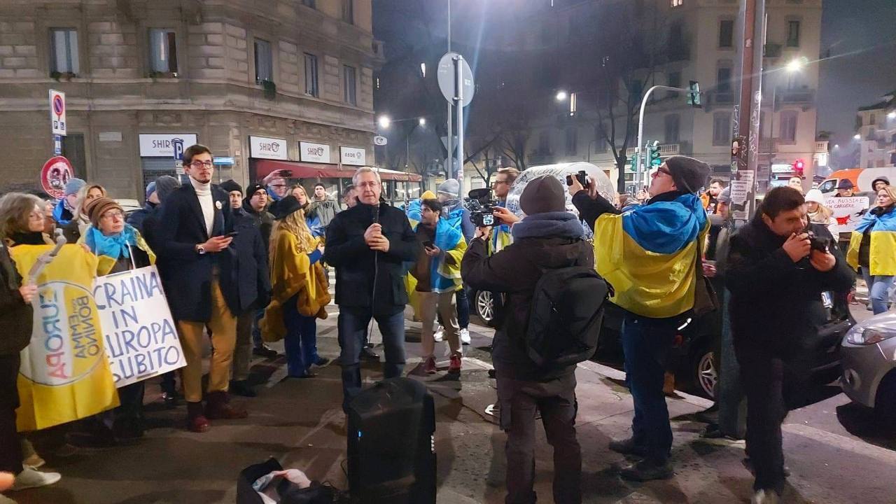 В Милане устроили акцию протеста против мероприятия с участием пророссийских пропагандистов